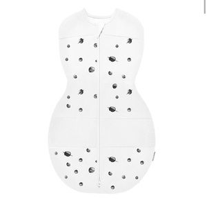 Happiest Baby • NWOT Sleepea Swaddle, small, white